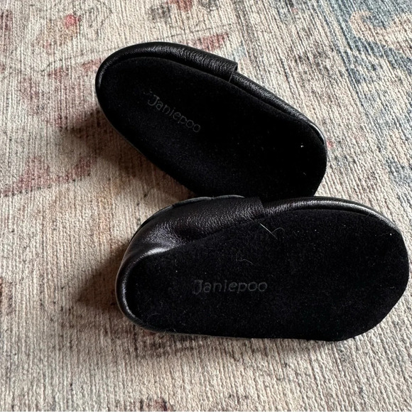 Janiepoo Leather Baby Mary Jane Moccasin Scallop Shoe NB-3M Adorable NEW - Picture 7 of 8